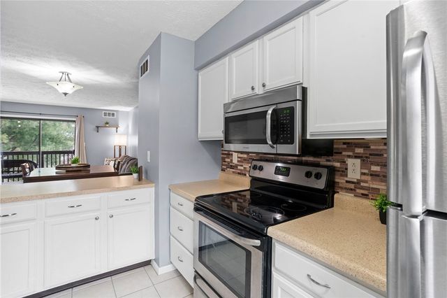 203 Woodhaven Dr, Seven Fields Boro, PA 16046