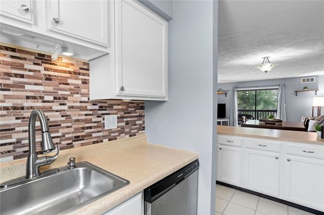 203 Woodhaven Dr, Seven Fields Boro, PA 16046