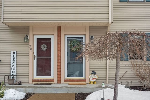 203 Woodhaven Dr, Seven Fields Boro, PA 16046