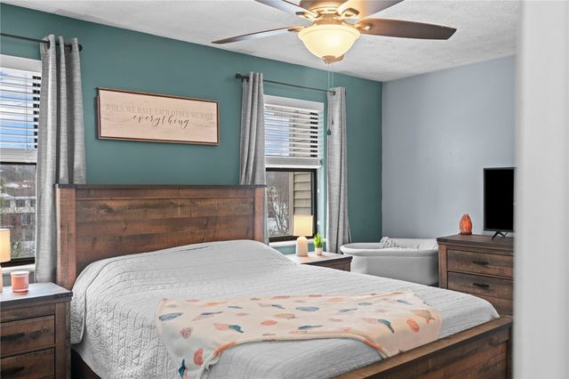 203 Woodhaven Dr, Seven Fields Boro, PA 16046