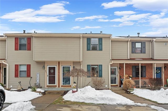 203 Woodhaven Dr, Seven Fields Boro, PA 16046