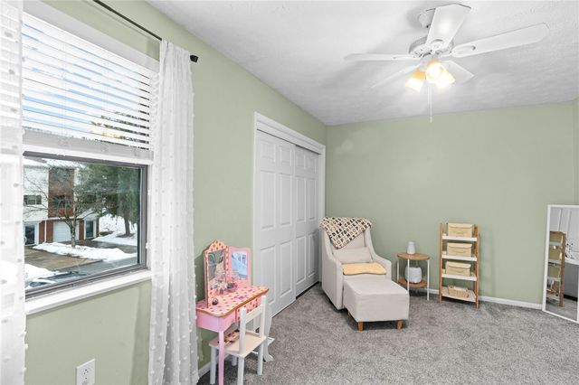 203 Woodhaven Dr, Seven Fields Boro, PA 16046