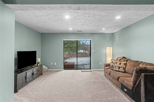 203 Woodhaven Dr, Seven Fields Boro, PA 16046