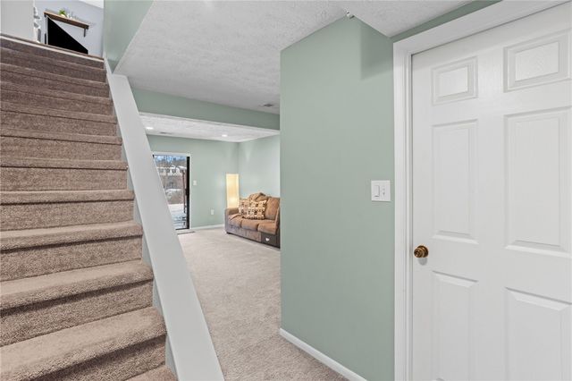 203 Woodhaven Dr, Seven Fields Boro, PA 16046