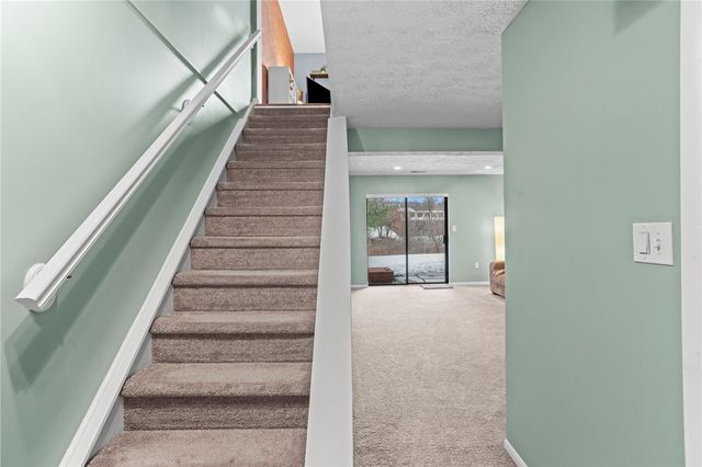 203 Woodhaven Dr, Seven Fields Boro, PA 16046