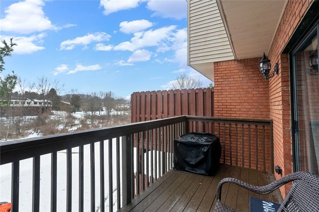 203 Woodhaven Dr, Seven Fields Boro, PA 16046