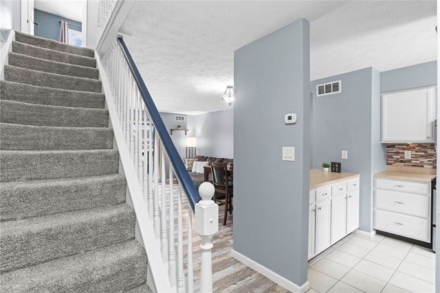 203 Woodhaven Dr, Seven Fields Boro, PA 16046