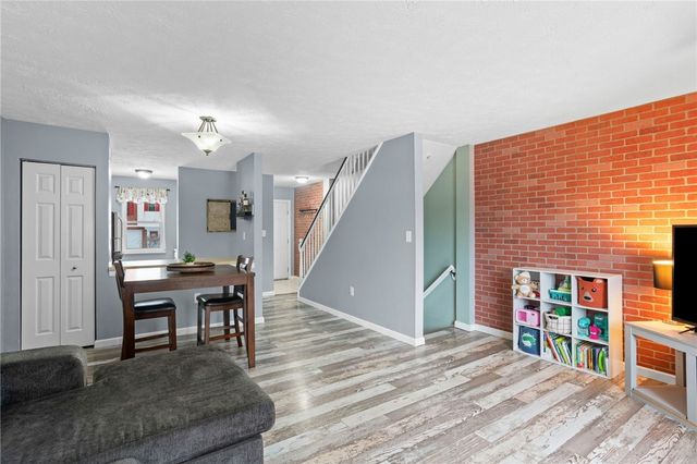 203 Woodhaven Dr, Seven Fields Boro, PA 16046