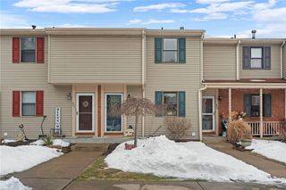 203 Woodhaven Dr, Seven Fields Boro, PA 16046