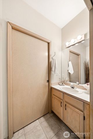 28910 Sound View Drive S, Des Moines, WA 98198