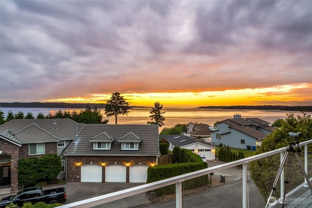 28910 Sound View Drive S, Des Moines, WA 98198