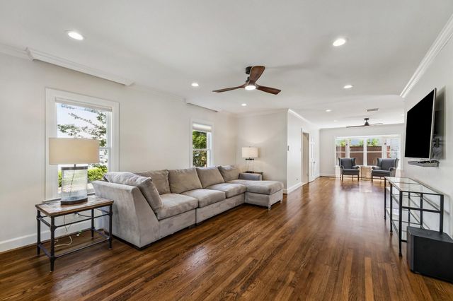 1925 Banks Street, Houston, TX 77098