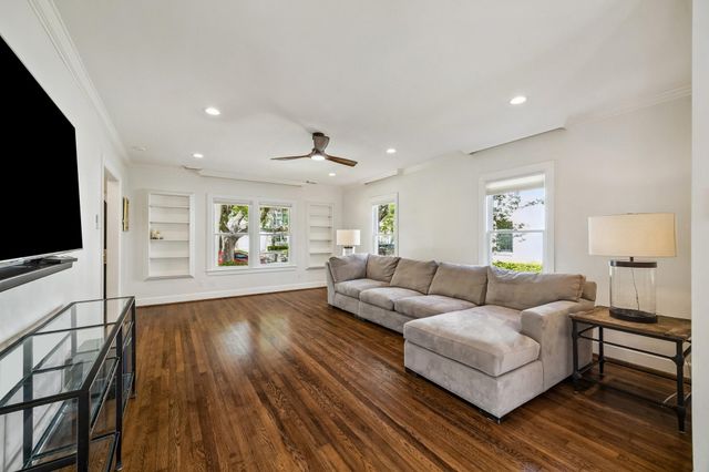 1925 Banks Street, Houston, TX 77098