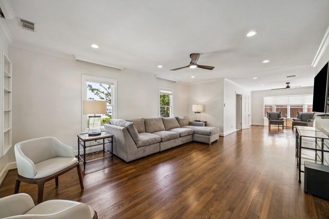 1925 Banks Street, Houston, TX 77098