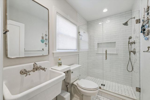 1925 Banks Street, Houston, TX 77098