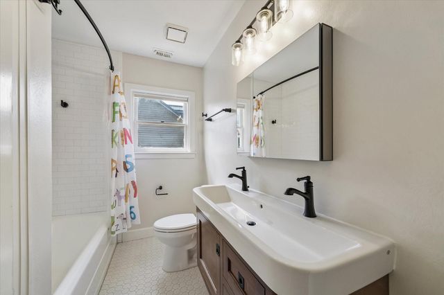 1925 Banks Street, Houston, TX 77098