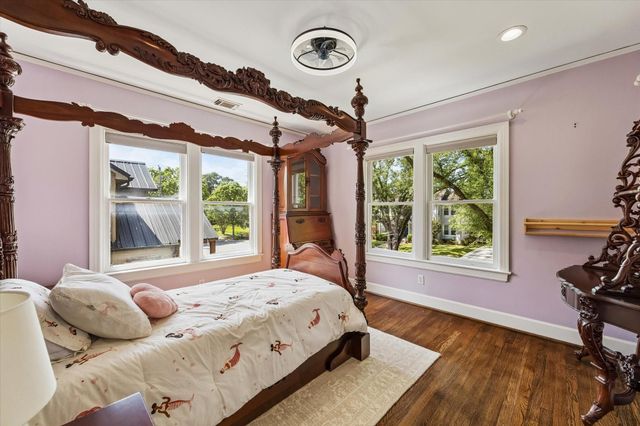 1925 Banks Street, Houston, TX 77098