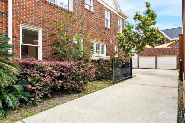 1925 Banks Street, Houston, TX 77098