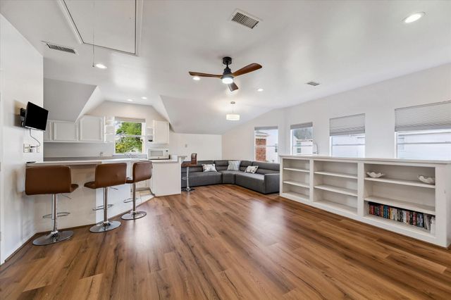 1925 Banks Street, Houston, TX 77098