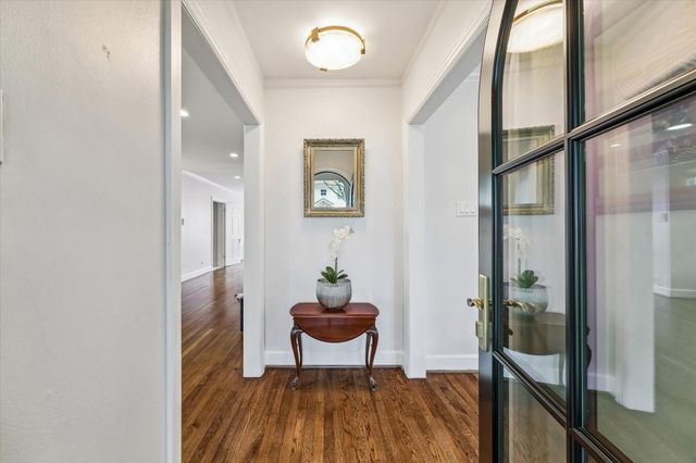 1925 Banks Street, Houston, TX 77098