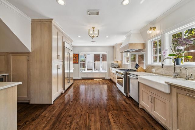 1925 Banks Street, Houston, TX 77098