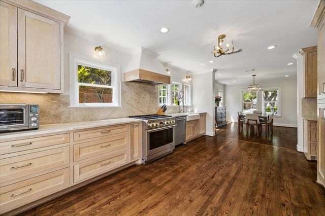 1925 Banks Street, Houston, TX 77098