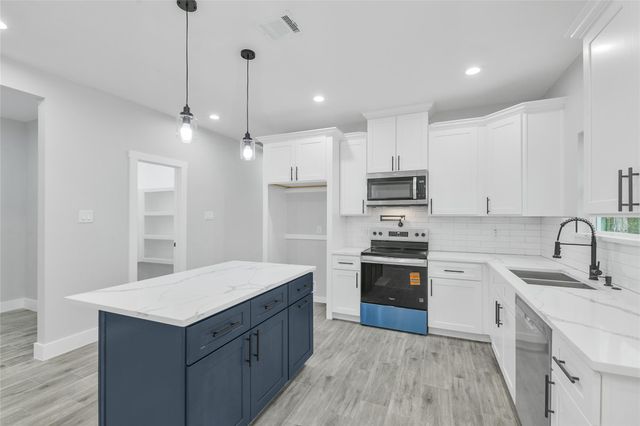 15117 Austin, Willis, TX 77378