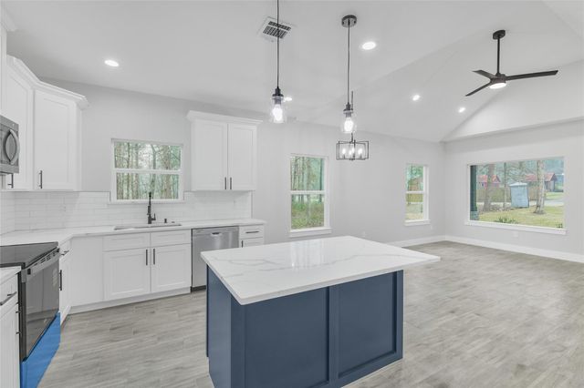 15117 Austin, Willis, TX 77378