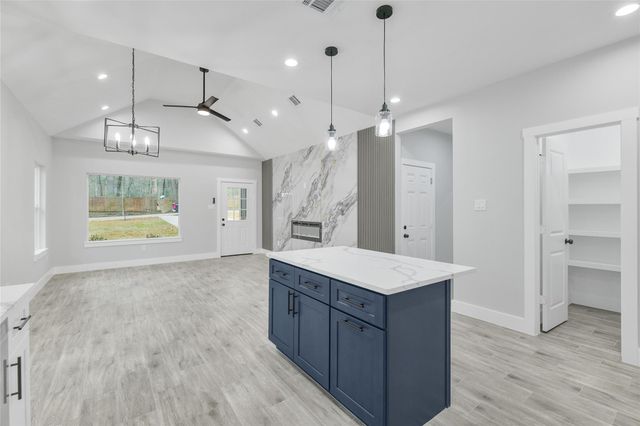 15117 Austin, Willis, TX 77378