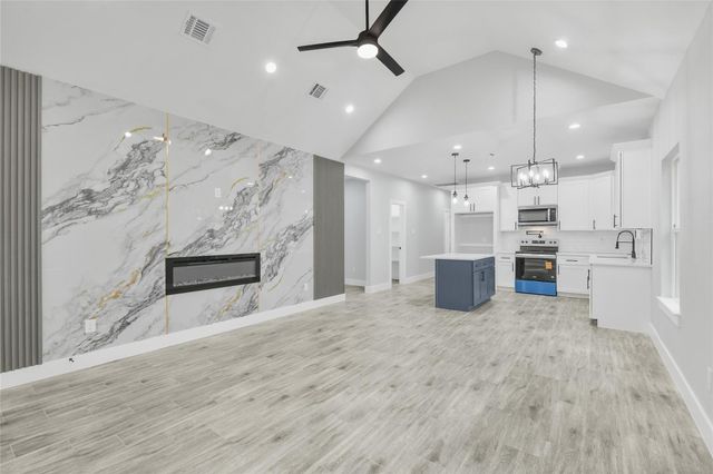 15117 Austin, Willis, TX 77378