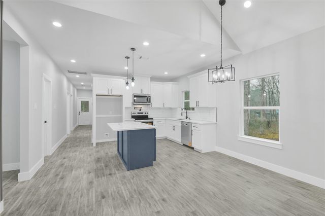 15117 Austin, Willis, TX 77378