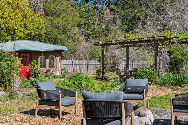 18 Cypress Road, Point Reyes Station, CA 94956