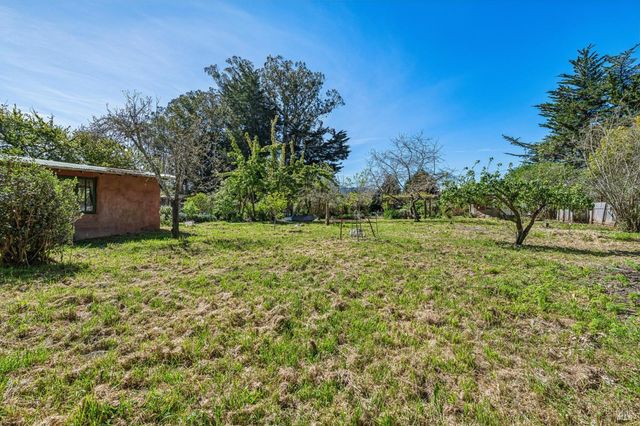 18 Cypress Road, Point Reyes Station, CA 94956