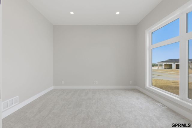 21143 Hartman Avenue, Elkhorn, NE 68022