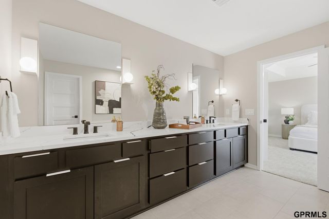 21143 Hartman Avenue, Elkhorn, NE 68022