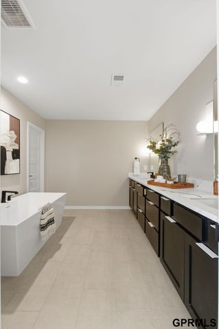 21143 Hartman Avenue, Elkhorn, NE 68022
