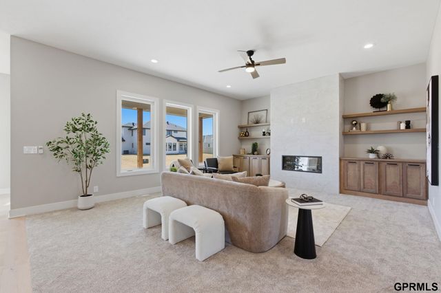 21143 Hartman Avenue, Elkhorn, NE 68022