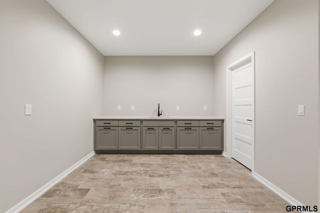 21143 Hartman Avenue, Elkhorn, NE 68022