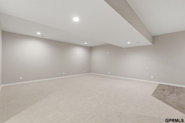 21143 Hartman Avenue, Elkhorn, NE 68022