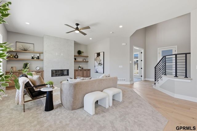 21143 Hartman Avenue, Elkhorn, NE 68022