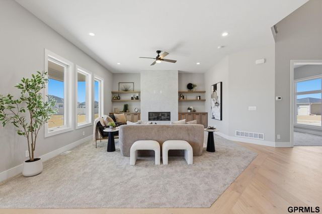21143 Hartman Avenue, Elkhorn, NE 68022