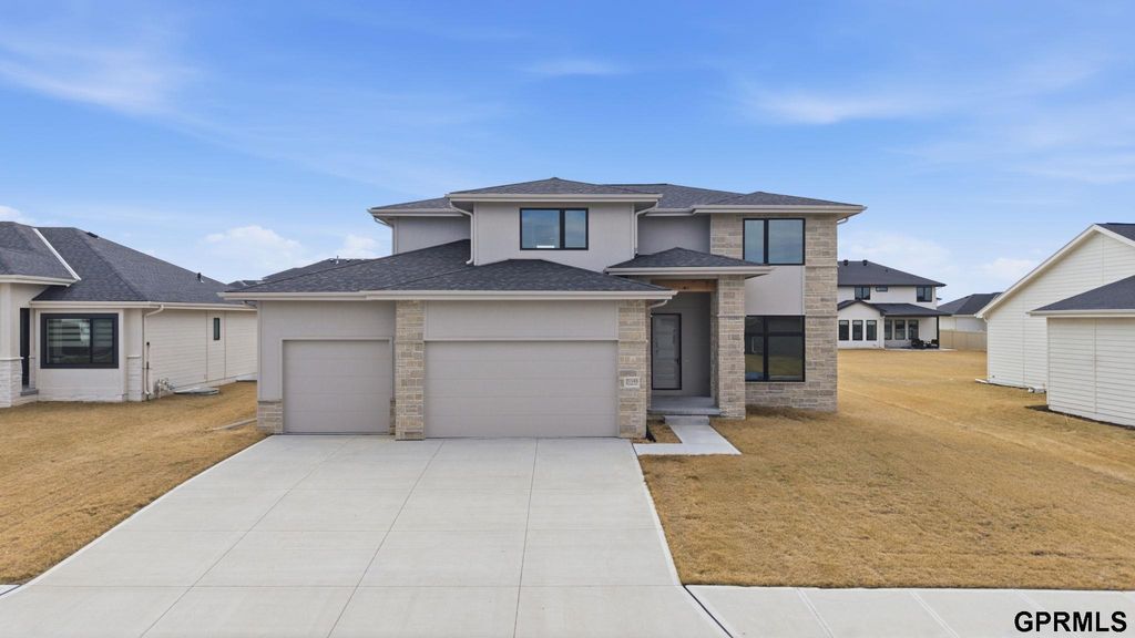21143 Hartman Avenue, Elkhorn, NE 68022