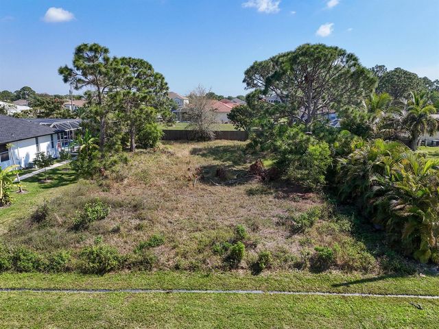5849 NW Mesa Circle, Port St. Lucie, FL 34986