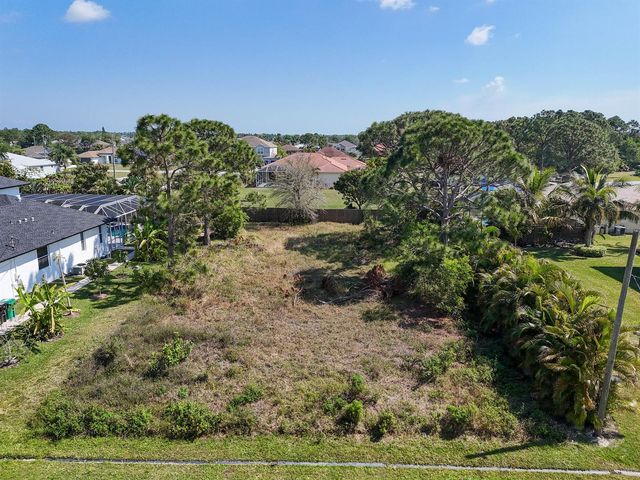 5849 NW Mesa Circle, Port St. Lucie, FL 34986