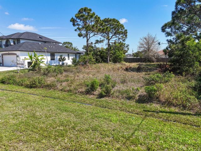 5849 NW Mesa Circle, Port St. Lucie, FL 34986