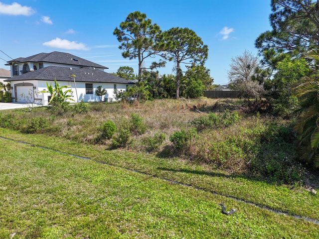 5849 NW Mesa Circle, Port St. Lucie, FL 34986