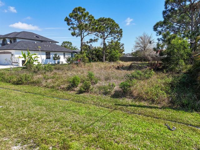 5849 NW Mesa Circle, Port St. Lucie, FL 34986