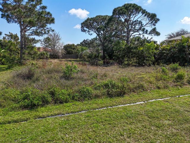 5849 NW Mesa Circle, Port St. Lucie, FL 34986