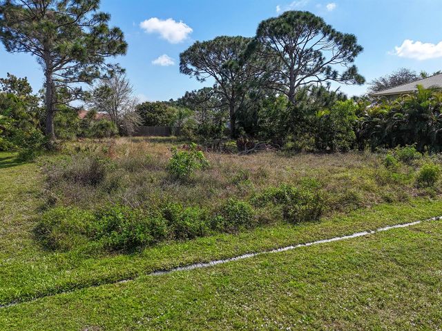 5849 NW Mesa Circle, Port St. Lucie, FL 34986