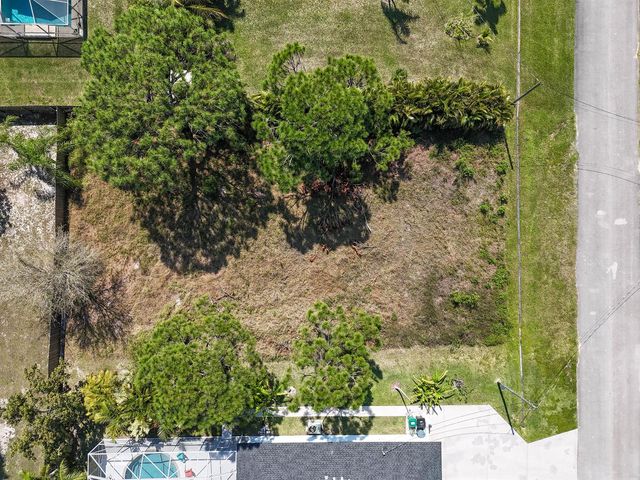 5849 NW Mesa Circle, Port St. Lucie, FL 34986